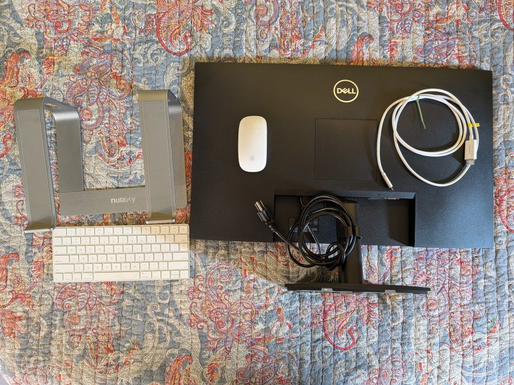 Dell Monitor, Apple Magic Keyboard and Mouse