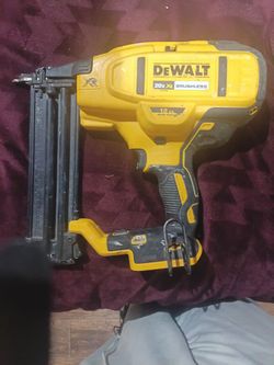 DeWalt 20V XR Brushless 18GA Brad Nailer