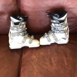 Salomon Breeze Irony Women Ski Boots Size 25-25.5 Size 8