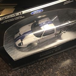 2002 Ford GT40 Concept Model Kit Car 1:18 Scale