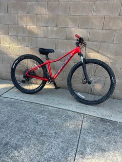 Trek Marlin 8 mountain bike