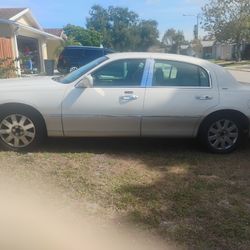 2005 Lincoln Town Car