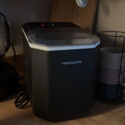 ICE MAKER