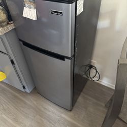 Magic Chef Mini Fridge 4ft High