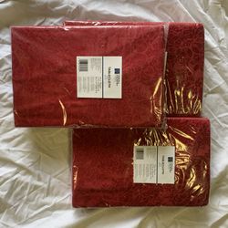 Town & Country 70in Round Table Cloths 