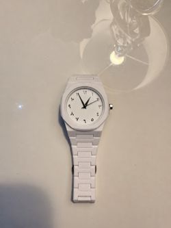 Minimalist White Lightweight Watch – Brand New