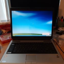 Toshiba Satellite A105-S4074 Laptop w/Windows XP