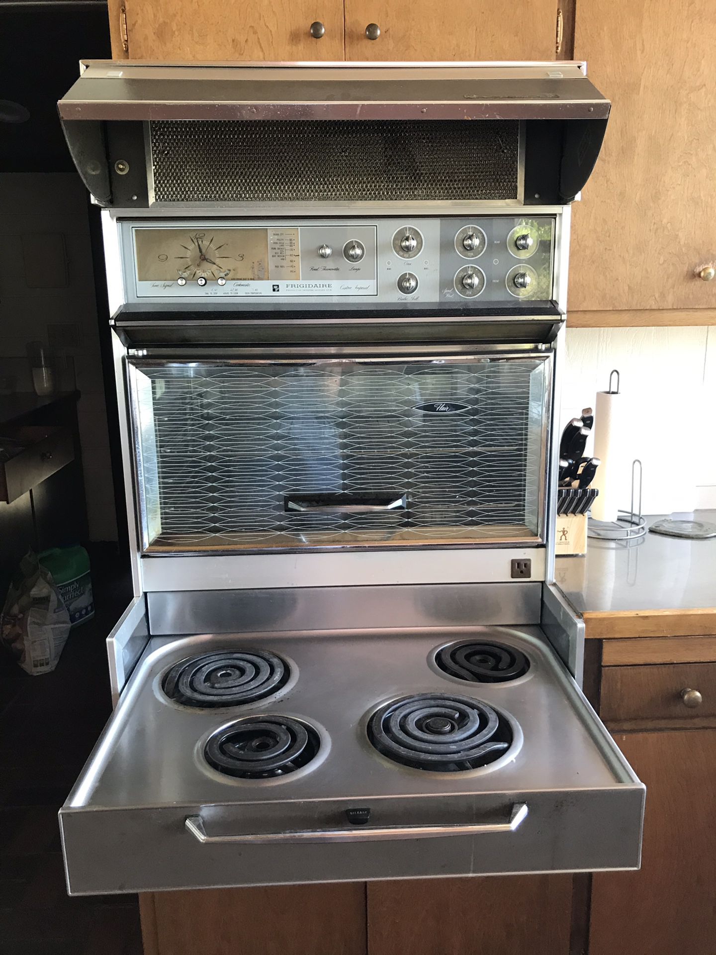1960’s Frigidaire imperial flair oven range