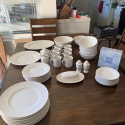 Mikasa ItalianCountryside China Set 8 Piece Setting