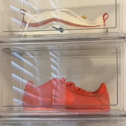 Good as New Nike Sneakers Size 7  ( top and bottom)