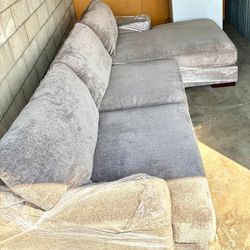 Great Sectional W/ Chaise – Super Comfy-  Paid $1100