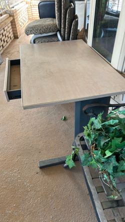 Strong nice desk metal base 20.00
