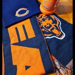 CHICAGO BEARS, new (x3) winter hat, scarf & magnatised Bear cup holder, firm 