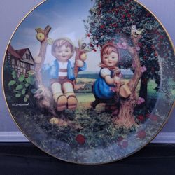 3️⃣1976/1977M.J. Hummel “Apple Tree Boy and Girl” Plate