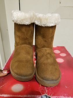 Camel color boots with faux fur