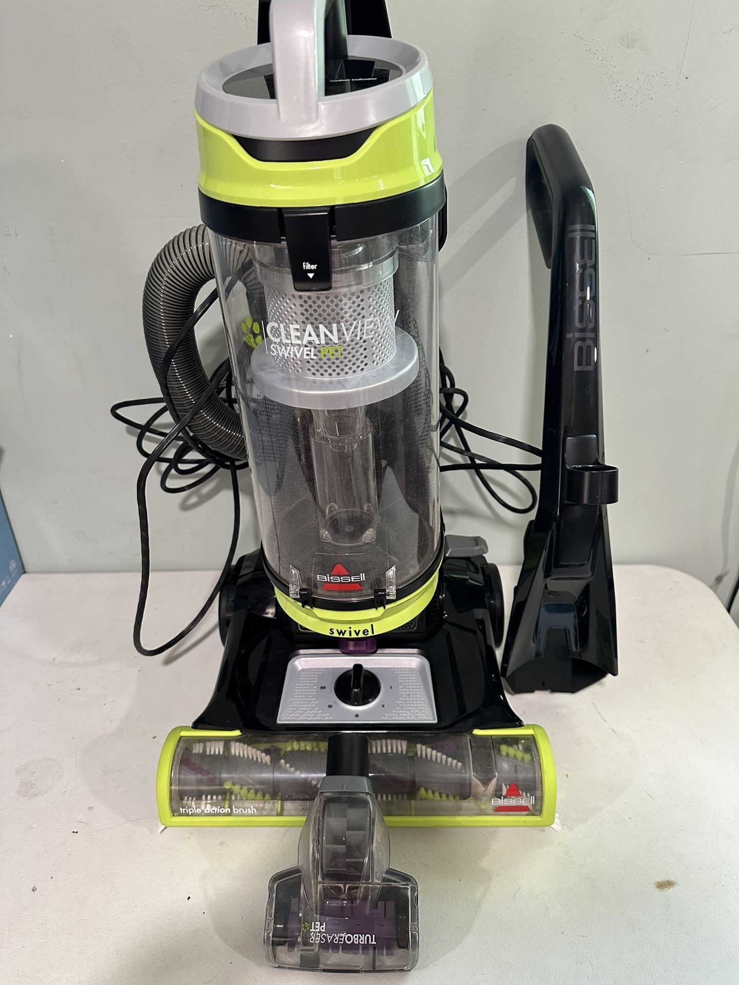 BISSELL 2252 CleanView Swivel Upright Bagless Vacuum with Swivel Steering, Powerful Pet Hair Pick Up