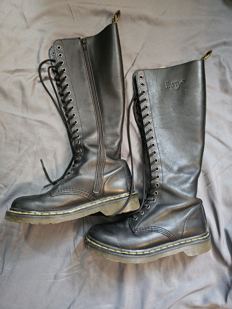 20 Eyelet Doc Martens