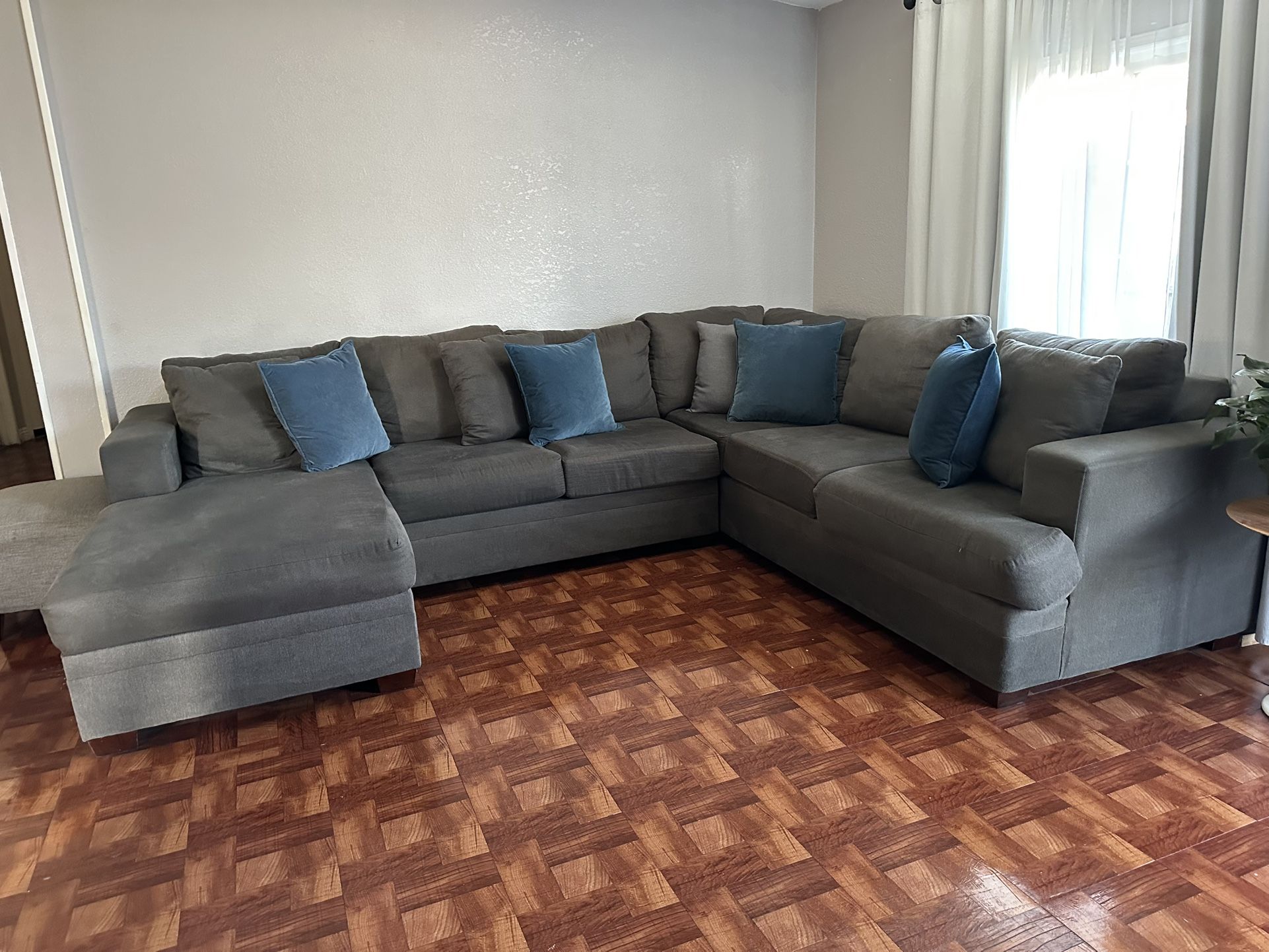 Sectional Sofa With Chaise