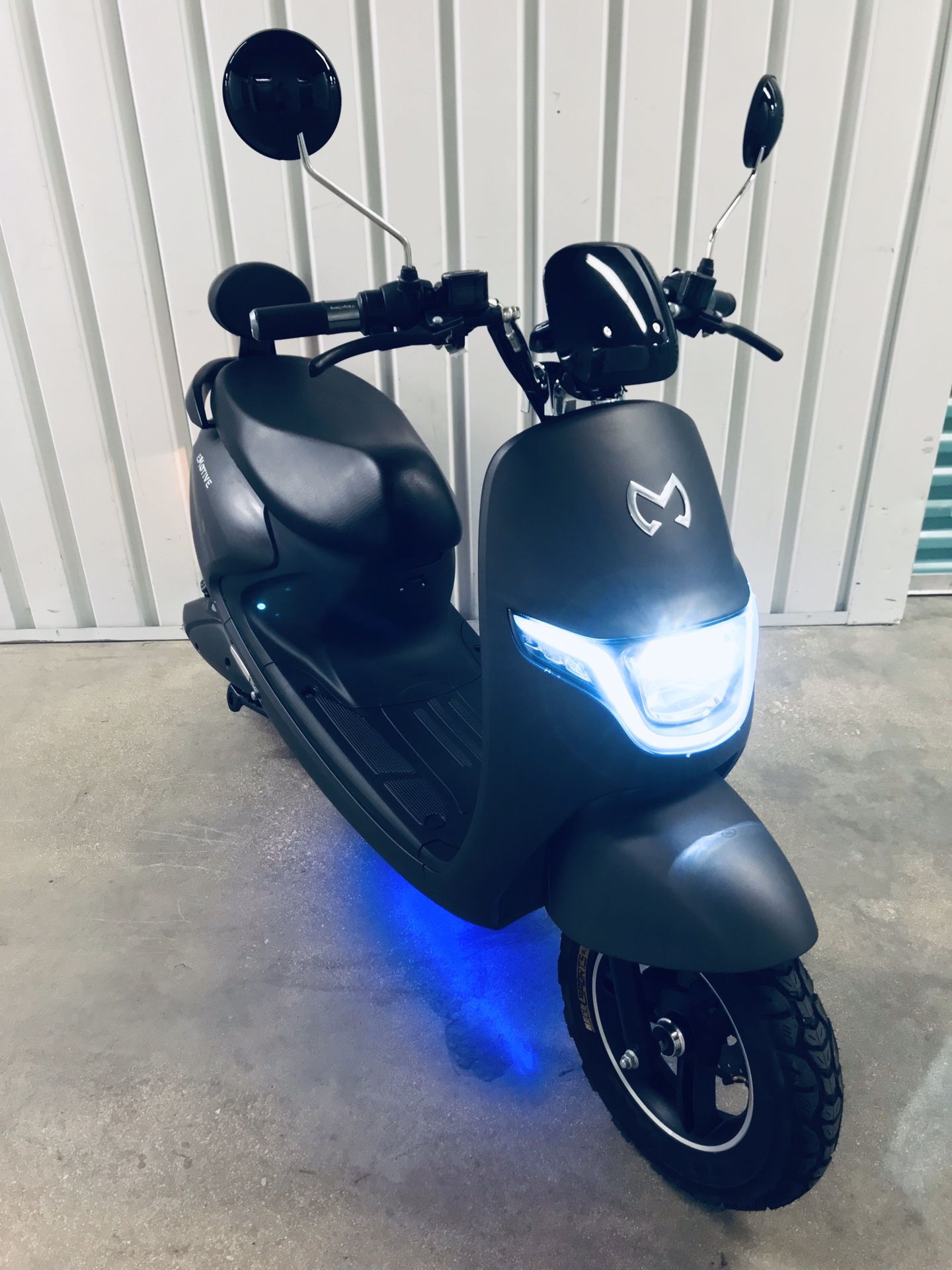 New 2019 Emotive electric Scooter - Fast! No driver’s license required!