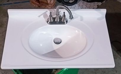 31 in. W x 19 in. D Cultured Marble White Round Single Sink Vanity Top in White with a chrome faucet
