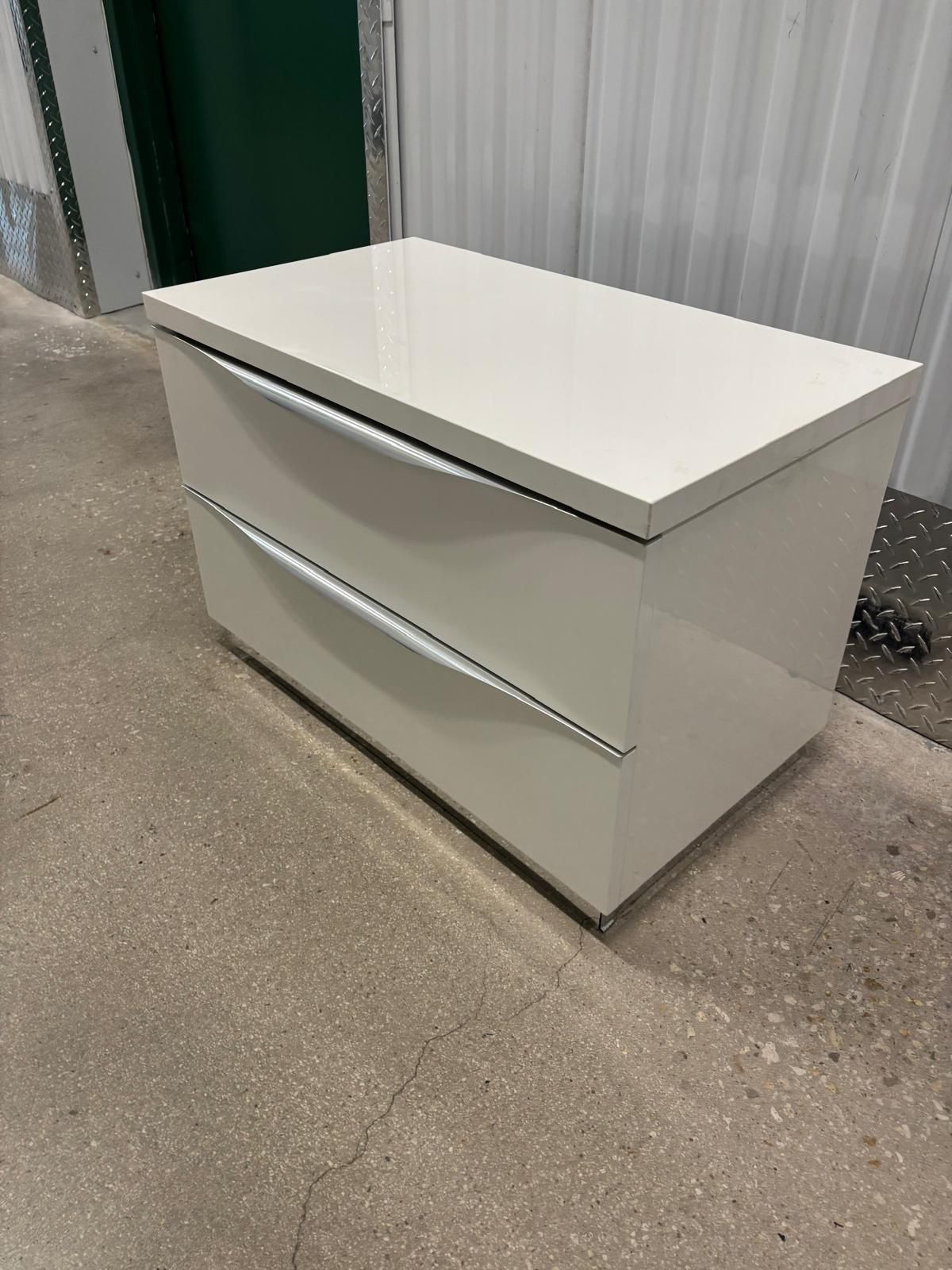 Modum made Italy white lacquer finish large 2 drawer middle end table