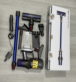 Like New Dyson V10 Allergy + Automotive Kit MO