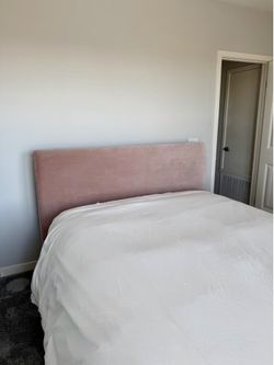 West Elm - Queen size Bed frame - Andes Bed - 500$