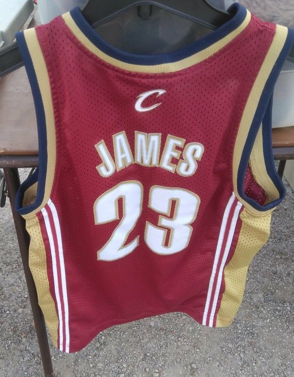 LEBRON JAMES YOUTH MEDIUM JERSEY. READ DETAILS