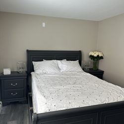 Queen Bed with bedside Tables 