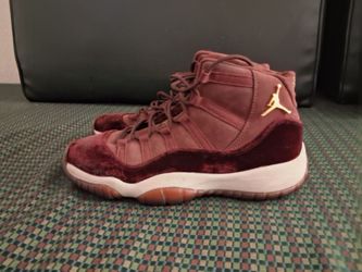 Air Jordan 11 Retro Velvet Night Maroon