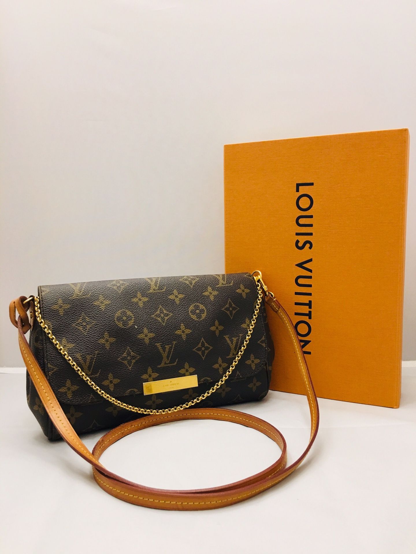 LOUIS VUITTON 100% Authentic Favorite Mm Monogram Canvas Crossbody LV Bag  Please Check More Pictures Show Shape for Sale in Alsip, IL - OfferUp