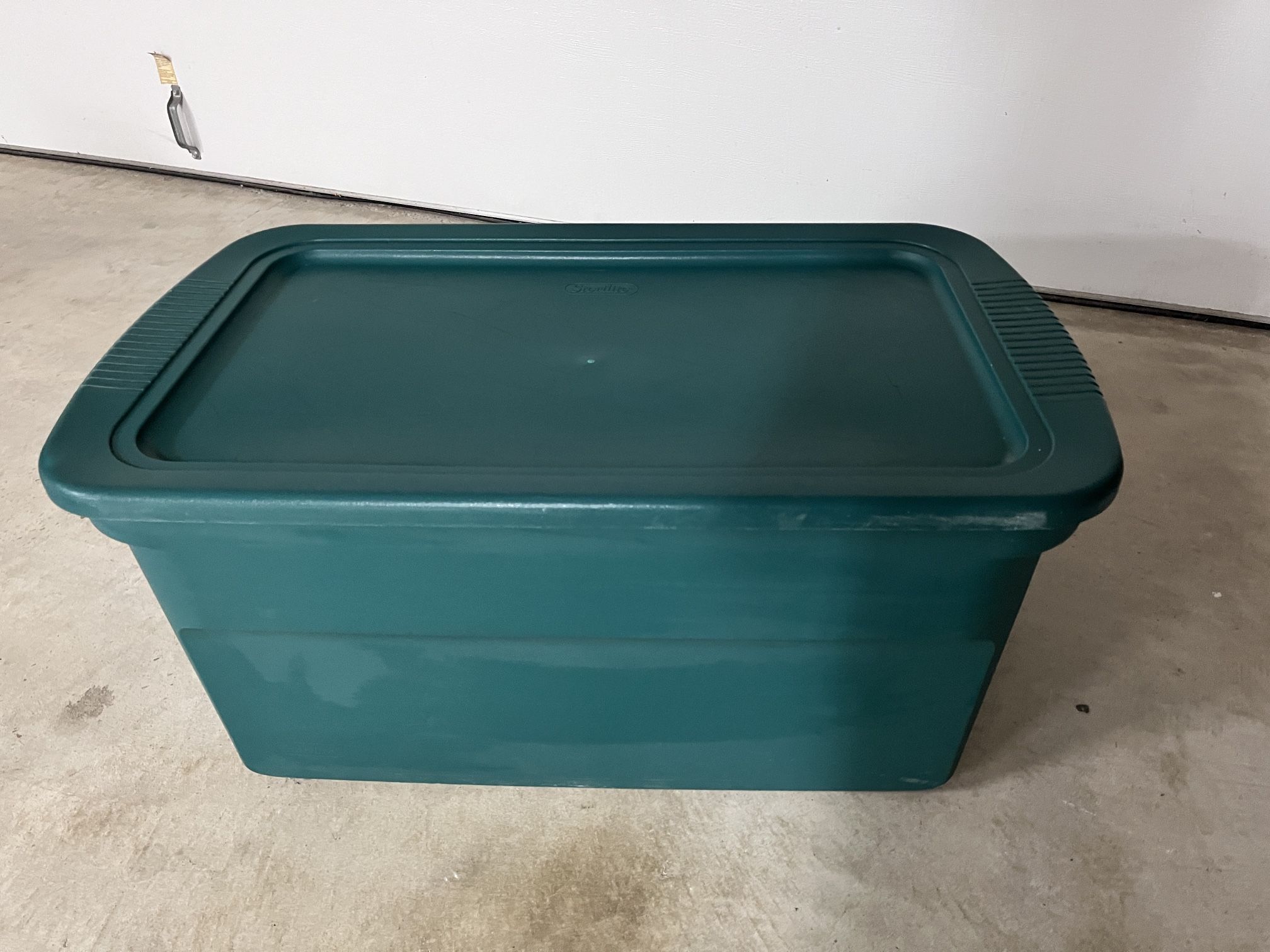 Sterilite XL Storage Container 32x16x19  Clean