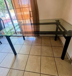 Mesa de vidrio en buen estado