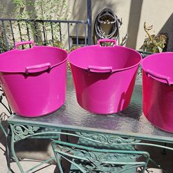 LARGE ROUND PLASTIC BUCKETS/CONTAINERS (SET of3)