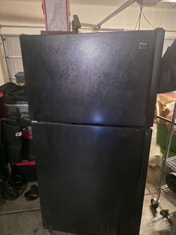 Whirlpool Black Top-Freezer Refrigerator