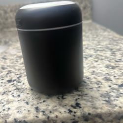 Black humidifier working Cash only