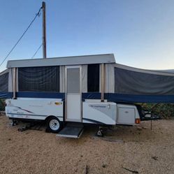 Pop Up Camper 2005 Fleetwood, Coleman Valor
