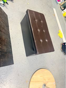 Foldable storage box