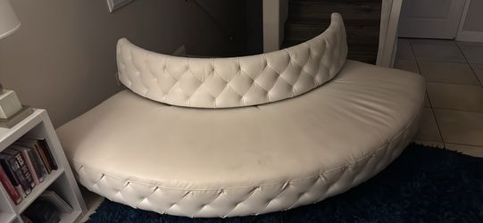 All white curved Guest Furniture