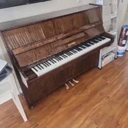 Antique Piano, Great Condition, Must go now 