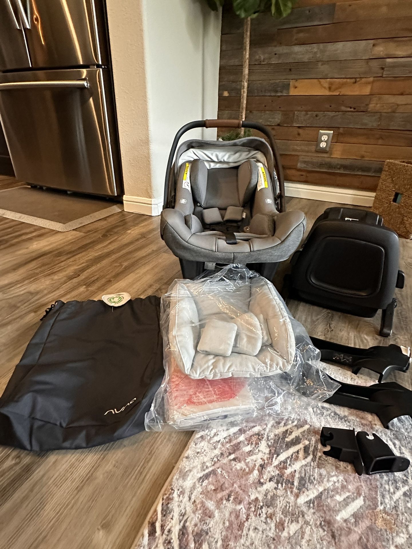 Nuna Pipa RX Lite Car seat