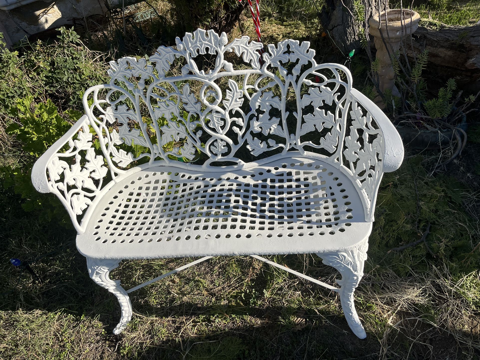Vintage Wrought Iron Bench 🌸