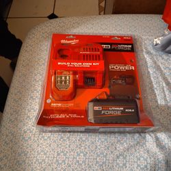 Milwaukee Forge Xc8.0 Batery With Rapid Charger.