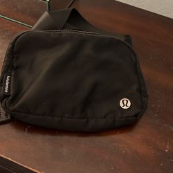 Lulú Lemon Belt Bag 