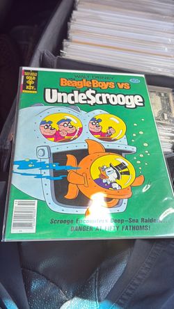 Walt Disney Beagle Boys vs Uncle Scrooge Comic