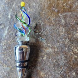 Hand-Blown Art Glass Wine Bottle Stopper with Metal Base – Vibrant Rainbow Swirl Design