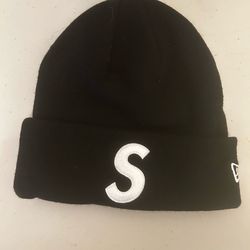 Supreme  black “s” logo beanie