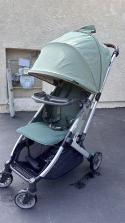 Selling a UPPAbaby MINU V2 forest green