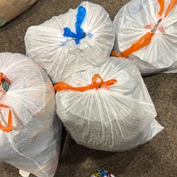 Free Clothes/ Ropa Gratis 