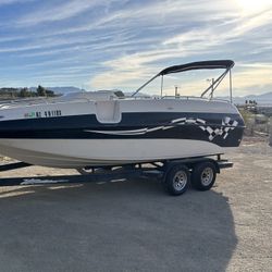2000  21' Crownline Deckboat 